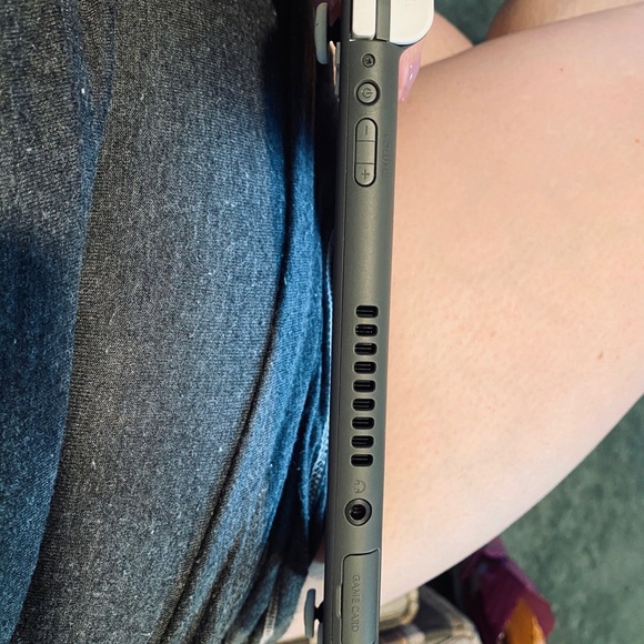 Grey Nintendo Switch Lite - Picture 14 of 16